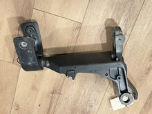 Suzuki 43111-95220-0ED Swivel Bracket 43750-95254-0ED Steering Bracket - Used