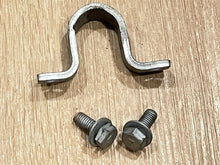 Nissan 3C7015132 Hanger - Used