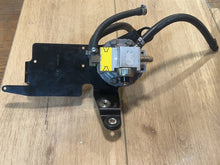 Evinrude Ficht 5001222 Oil Lift Pump 5004920 Oil Injector & Manifold - Used
