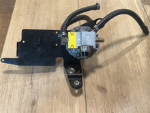 Evinrude Ficht 5001222 Oil Lift Pump 5004920 Oil Injector & Manifold - Used
