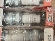 Lot of 10 Champion L82C Spark Plugs 811/811M