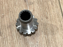 OEM Johnson Evinrude BRP 322079 Driveshaft Pinion 1977-1983 35HP