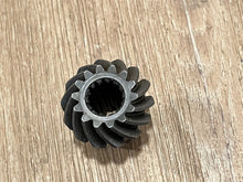 OEM Johnson Evinrude BRP 322079 Driveshaft Pinion 1977-1983 35HP