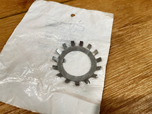 Johnson Evinrude OMC 911752 Retainer