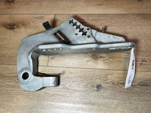 Suzuki 41121-95253-02M Port Clamp Bracket - Used