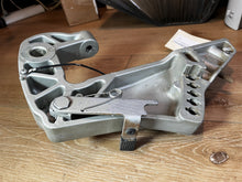 Suzuki 41121-95253-02M Port Clamp Bracket - Used