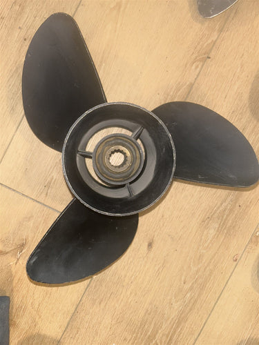 Yamaha M Series Painted Stainless Propeller 13 3/4 x 21 Pitch LH Rotation