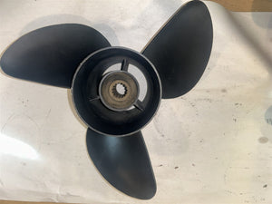 OEM Yamaha 21M Series Painted Stainless Steel 3 Blade RH Propeller 13 3/4 x 21P