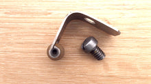 1965 75h Johnson 377660 Roller Latch 305685 Screw - Used