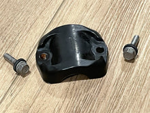 Mercury 8M0142802 Lower Mount Cover 81893435 Screws - Used