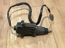 Mercury 8M0142253 Shift Actuator - Used