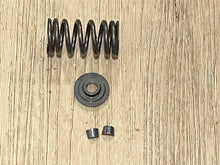 Mercury 8M0142360 Valve Spring 8M0142363 Retainer 8M0142364 Valve Key - Used