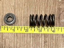 Mercury 8M0142360 Valve Spring 8M0142363 Retainer 8M0142364 Valve Key - Used