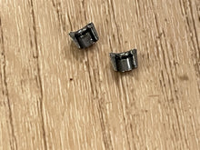 Mercury 8M0142360 Valve Spring 8M0142363 Retainer 8M0142364 Valve Key - Used