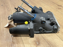 OEM Mercury 8M0164977 4-Stroke Power Trim/Tilt V6-V8 Fresh Water Low Hours (RH)