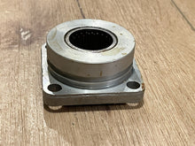OEM Johnson Evinrude OMC 384584 Bearing Housing & Seal