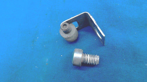 Johnson RDS-20 377318 Roller Latch 305685 Screw 1958 35HP - Used