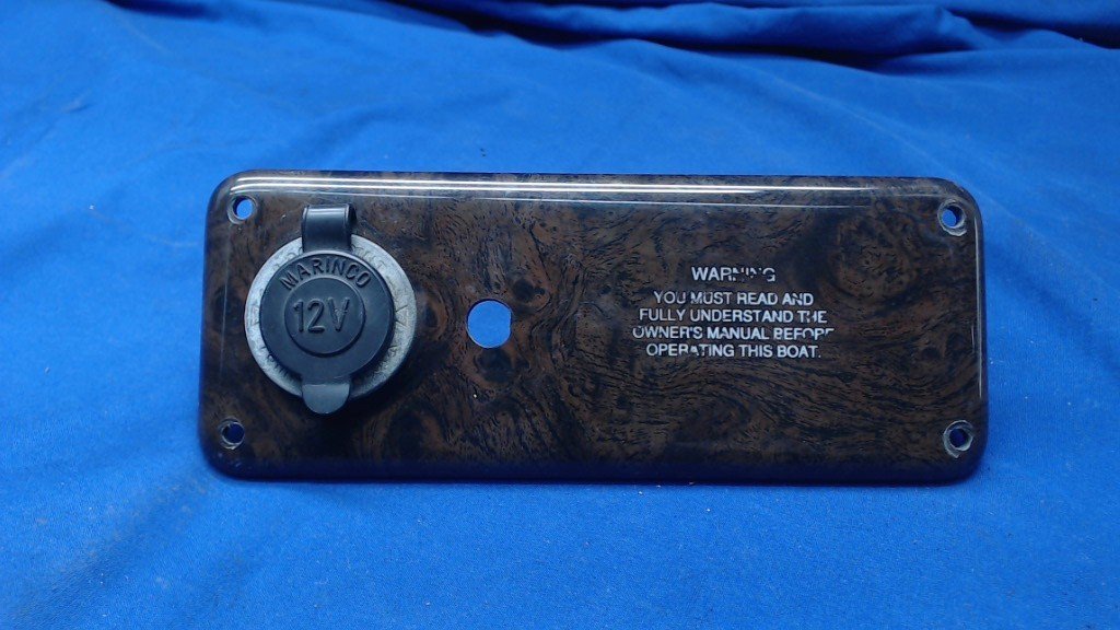 Receptacle w/Wood Grain Panel 12V 7