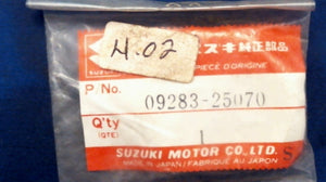 Suzuki 09283-25070 Oil Seal