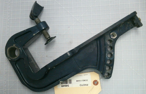 Nissan 3C862-1100M Right Stern Bracket 3C862-1000M Clamp Screw - Used
