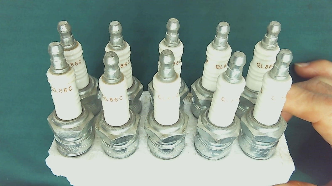 Lot of 10 Champion QL86C Spark Plugs 933 933M